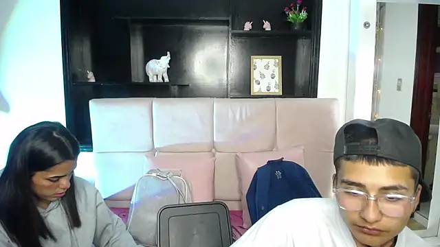 Tony 1  online show from April 12, 2026, 3:21 am