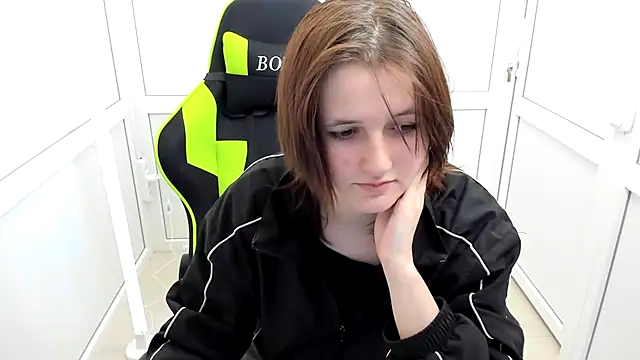 Snapshot of GoldenKiss chatting on April 16, 2026, 6:47 am GoldenKiss online show from April 16, 2026, 6:47 am