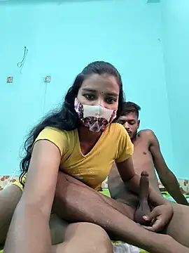 Snapshot of Hot-Couple4 chatting on May 5, 2026, 7:00 am Hot-Couple4 online show from May 5, 2026, 7:00 am