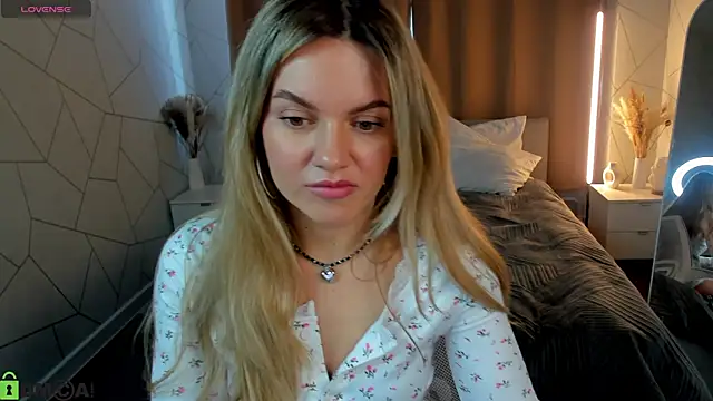 Jennifer Perezz online show from April 21, 2026, 1:29 am