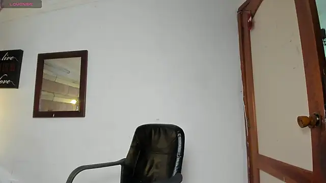 SarahQ65 online show from April 14, 2026, 1:38 pm