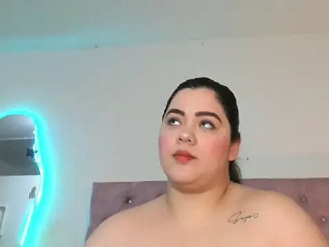 Snapshot of laurenlaine chatting on April 13, 2026, 2:43 pm laurenlaine online show from April 13, 2026, 2:43 pm