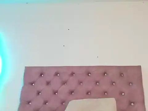 Snapshot of laurenlaine chatting on April 11, 2026, 4:10 pm laurenlaine online show from April 11, 2026, 4:10 pm