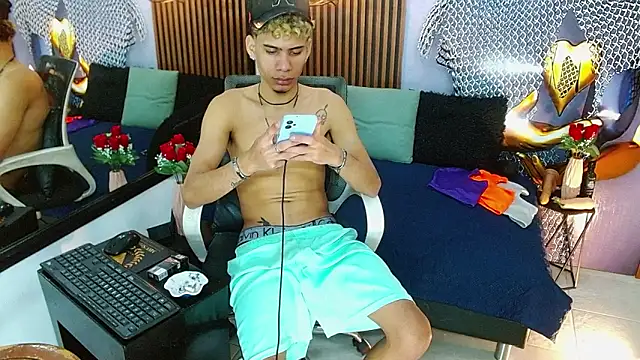 Snapshot of Skinny_cute_Alyer chatting on June 3, 2026, 2:45 am Skinny cute Alyer online show from June 3, 2026, 2:45 am
