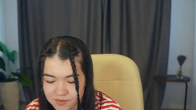 ShanaYock online show from April 13, 2026, 7:01 am