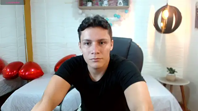 Snapshot of Zayn_clausen chatting on April 13, 2026, 5:06 pm Zayn clausen online show from April 13, 2026, 5:06 pm