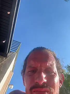 youngwildfreee online show from April 18, 2026, 9:37 pm