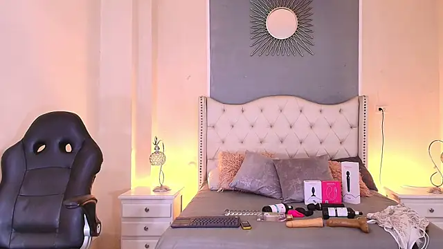 elizabeth santos1 online show from July 28, 2026, 9:03 pm