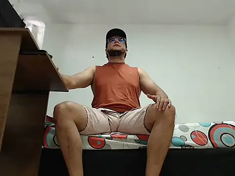 Snapshot of Masterboy00 chatting on April 14, 2026, 2:33 pm Masterboy00 online show from April 14, 2026, 2:33 pm