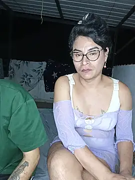 Snapshot of zamara_and_erik chatting on April 16, 2026, 1:50 am zamara and erik online show from April 16, 2026, 1:50 am