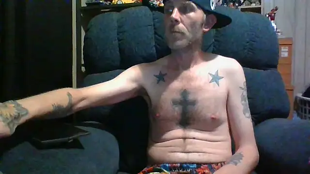 Snapshot of EEYORE86 chatting on April 15, 2026, 12:38 am EEYORE86 online show from April 15, 2026, 12:38 am