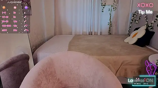 Ricki Bloom online show from June 14, 2026, 1:13 am