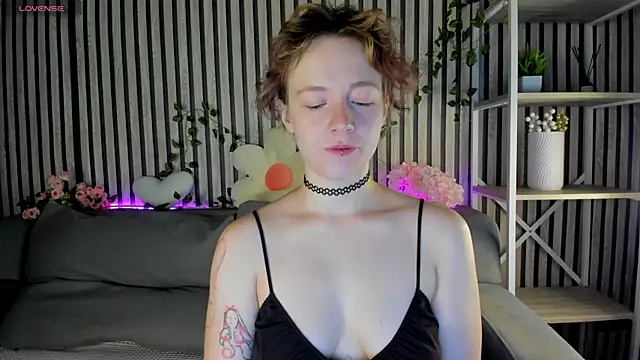 Ricki Bloom online show from July 16, 2026, 1:13 am