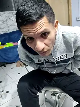 Snapshot of elchamogabotiktok chatting on April 13, 2026, 3:43 am elchamogabotiktok online show from April 13, 2026, 3:43 am