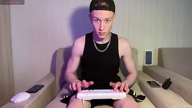 Travis Gracile online show from May 3, 2026, 9:58 am