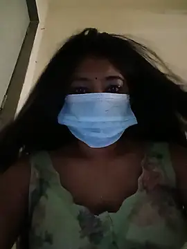 dearmona00 online show from May 20, 2026, 9:39 am