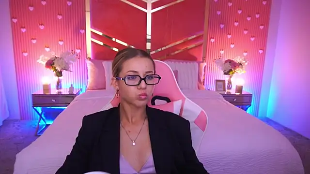 DoveLovee online show from July 10, 2026, 6:02 am