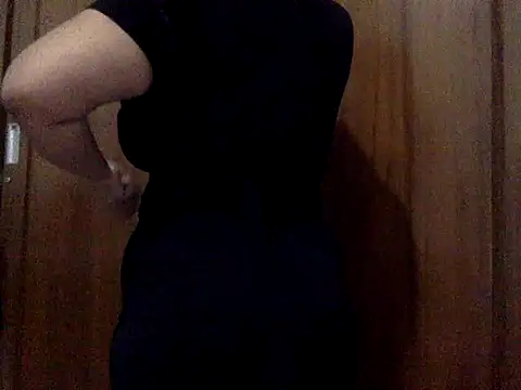 vixenrae online show from April 17, 2026, 9:06 pm