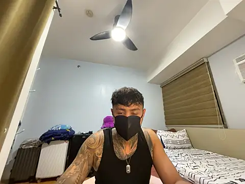 Snapshot of tattoo_hottie chatting on April 15, 2026, 1:37 pm tattoo hottie online show from April 15, 2026, 1:37 pm