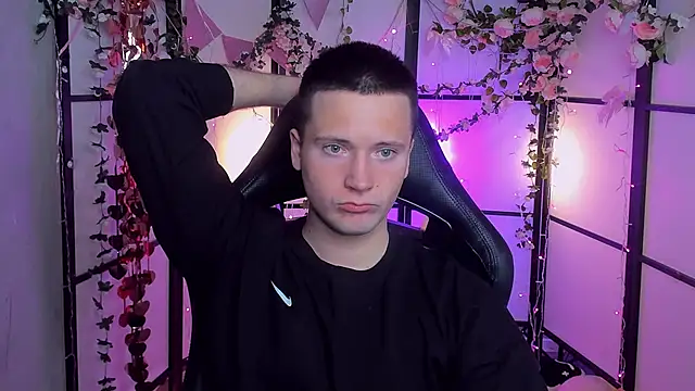 Snapshot of ZackVibe chatting on April 13, 2026, 5:33 am ZackVibe online show from April 13, 2026, 5:33 am