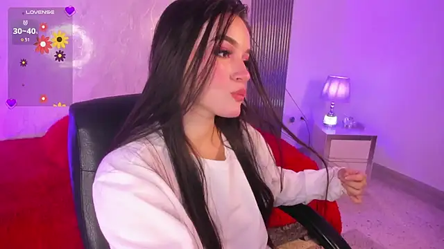 Snapshot of IsabellaDubois_ chatting on April 16, 2026, 12:50 pm IsabellaDubois online show from April 16, 2026, 12:50 pm