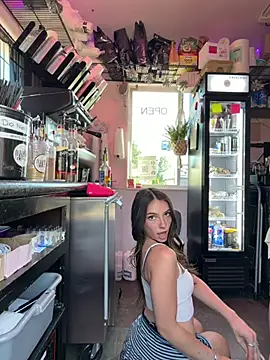 juicybootyquinn online show from June 18, 2026, 1:48 am