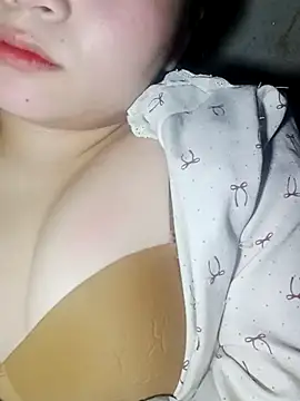 Snapshot of Anne-Rose chatting on April 11, 2026, 5:04 am Anne-Rose online show from April 11, 2026, 5:04 am