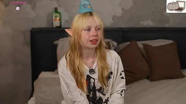 ElvenCat online show from July 24, 2026, 8:16 pm