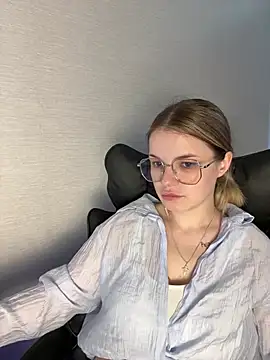 KimEvanss online show from July 19, 2026, 5:16 am