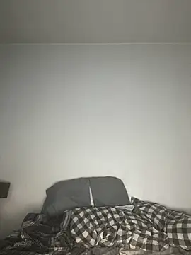 tallhungcloudzz online show from April 12, 2026, 2:04 am