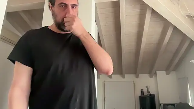 Snapshot of Mach3t3 chatting on April 15, 2026, 7:47 am Mach3t3 online show from April 15, 2026, 7:47 am