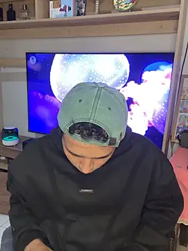 Snapshot of AdrianEmpire chatting on April 13, 2026, 10:47 pm AdrianEmpire online show from April 13, 2026, 10:47 pm