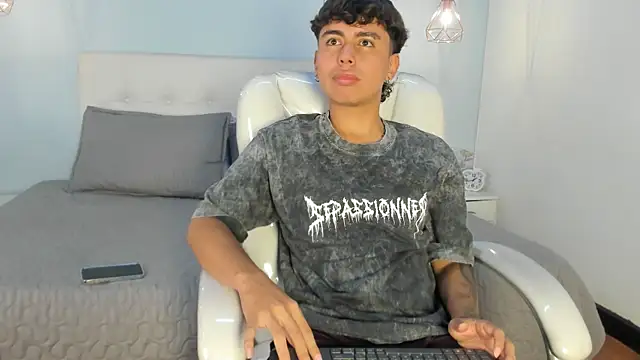 Malakay 18 online show from April 14, 2026, 2:27 am