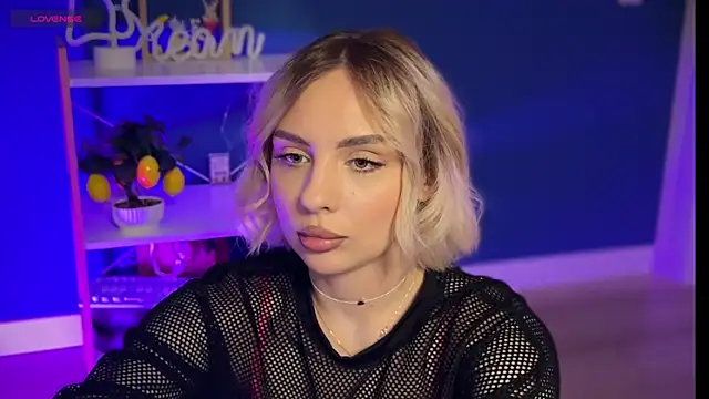 Snapshot of mari_grey chatting on May 8, 2026, 9:18 pm mari grey online show from May 8, 2026, 9:18 pm