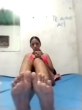 Snapshot of YuliBrayan chatting on April 13, 2026, 3:32 am YuliBrayan online show from April 13, 2026, 3:32 am