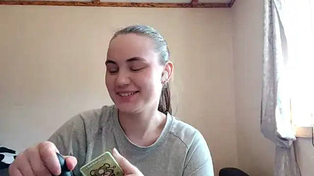 RoxanneStuard online show from April 25, 2026, 7:11 am