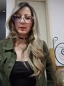 VALELUXX online show from May 16, 2026, 1:26 am