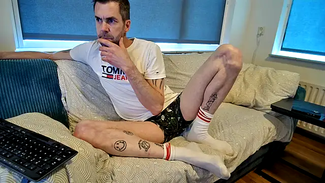 Bttmboyexhibitionist online show from April 20, 2026, 1:03 pm