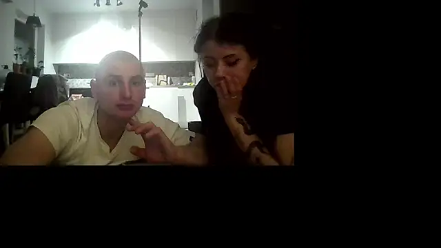 Lola Bo online show from April 12, 2026, 7:17 pm