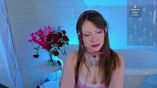 Snapshot of EricaMoonn chatting on April 13, 2026, 10:08 am EricaMoonn online show from April 13, 2026, 10:08 am