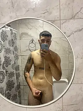 Snapshot of elpolarc1 chatting on April 13, 2026, 2:54 pm elpolarc1 online show from April 13, 2026, 2:54 pm