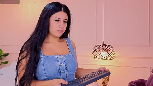OLIVIA GARCIA   online show from April 29, 2026, 11:25 am