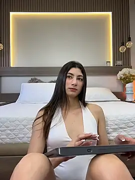 evelyn hills online show from July 27, 2026, 3:19 pm