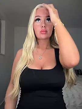 Vanillaheavennn online show from April 14, 2026, 8:03 pm