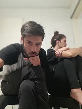 Snapshot of catsqueens chatting on April 15, 2026, 4:07 am catsqueens online show from April 15, 2026, 4:07 am