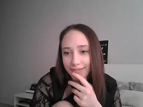 DarkMirel online show from May 5, 2026, 1:36 pm