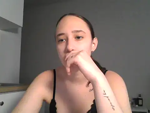 DarkMirel online show from June 10, 2026, 3:57 pm