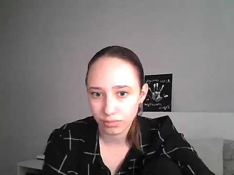 DarkMirel online show from May 6, 2026, 4:22 pm
