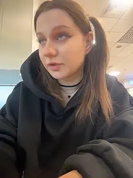 lilimip online show from May 5, 2026, 5:54 am