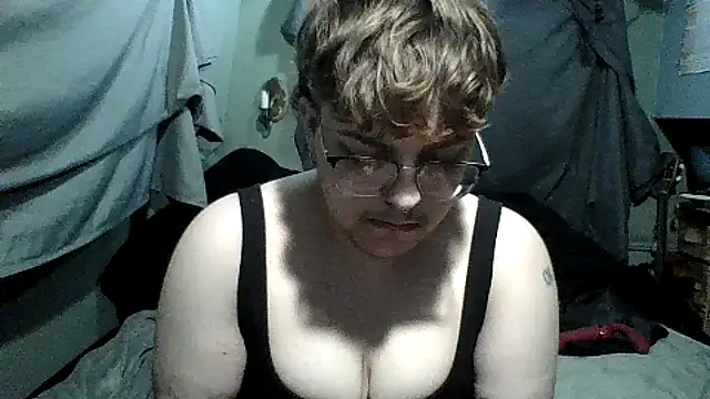 Snapshot of BashfulEmby chatting on April 14, 2026, 3:33 am BashfulEmby online show from April 14, 2026, 3:33 am